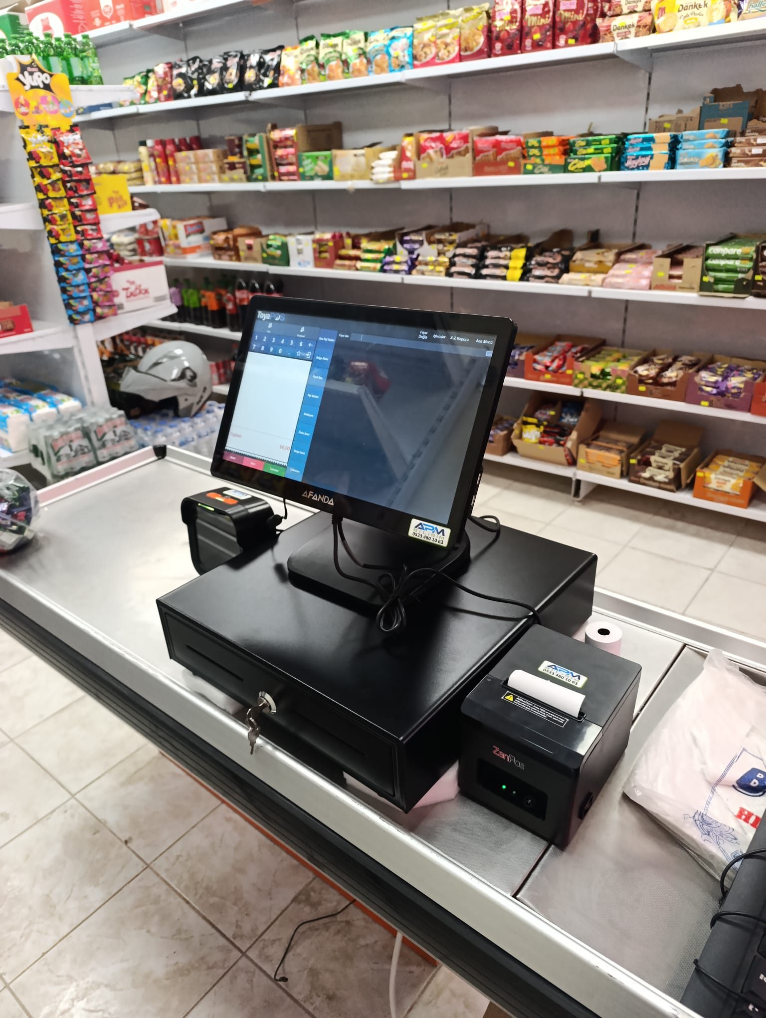 Market kasasında kurulan POS ve fiş yazıcı sistemi
