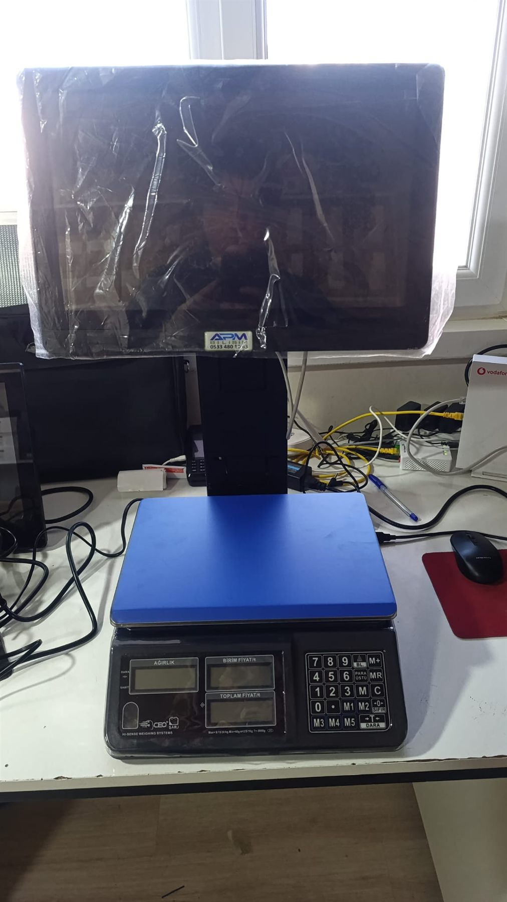Terazi üzerine entegre edilen POS ekranı ve satış ekipmanı